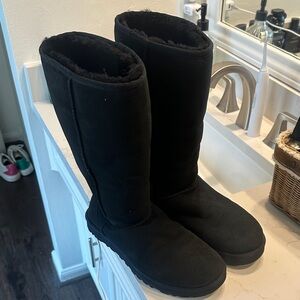 Black UGG Shearling Lined Boots